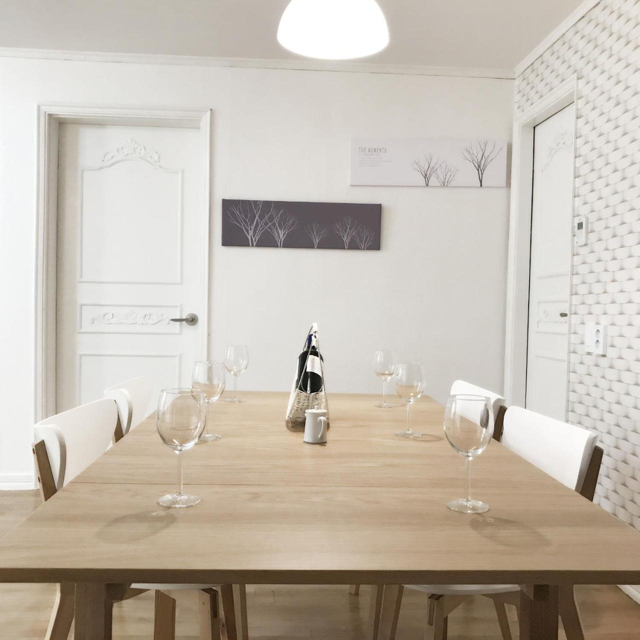 Apartment Hongdae Zoe Three House